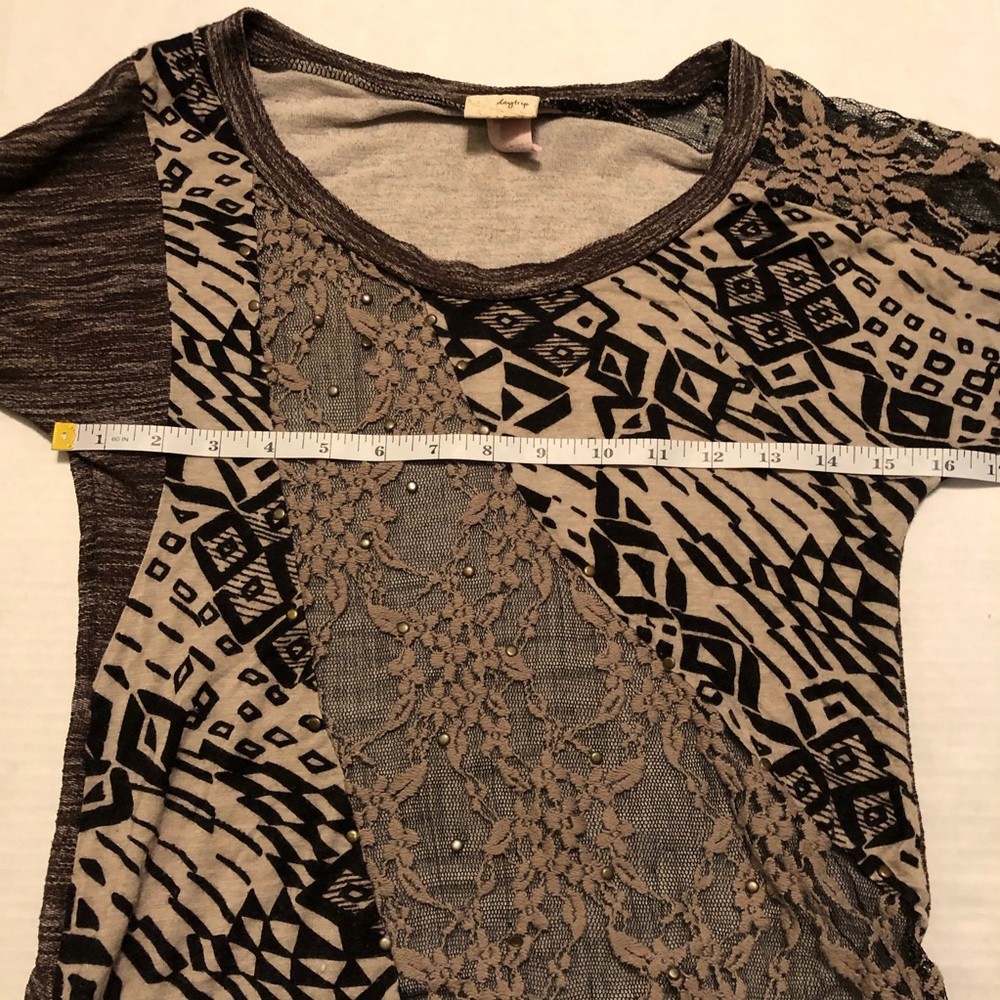 ✂️3️⃣/💲2️⃣0️⃣✂️Daytrip Lace and Stud Detail Top S - Picture 5 of 5